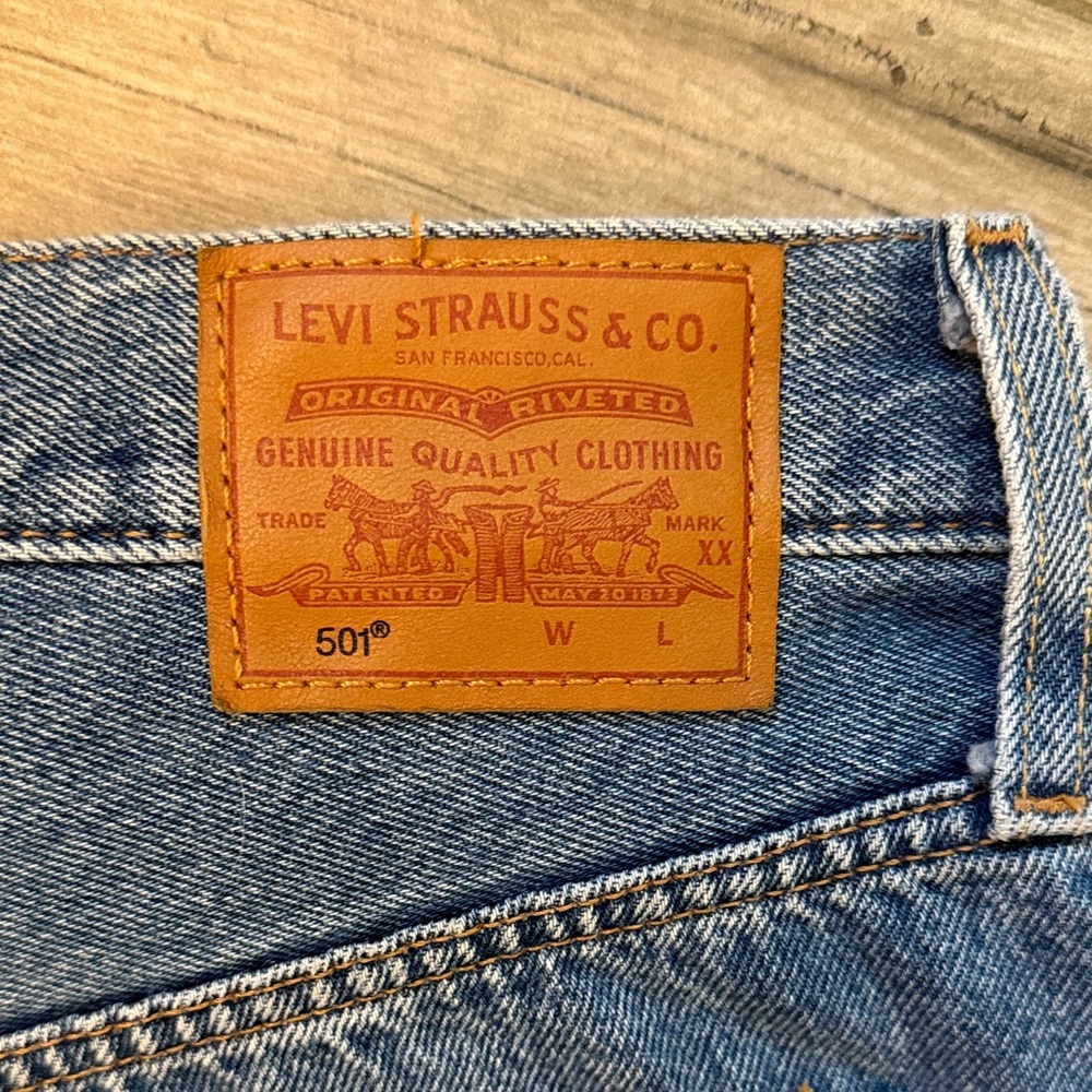 Levi's 501 Distressed Cutoff Denim Shorts - Medium Wash Blue - Picture 6 of 7